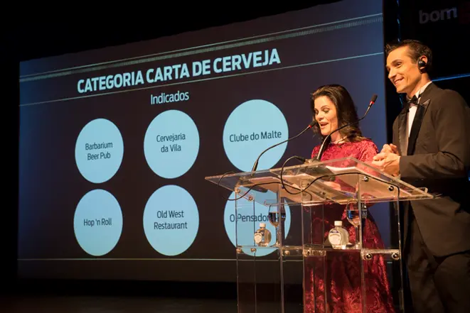 Andrea Sorgenfrei e Guilherme Guzela apresentaram a cerimônia do Prêmio em 2016. Foto: Leticia Akemi/ Gazeta do Povo