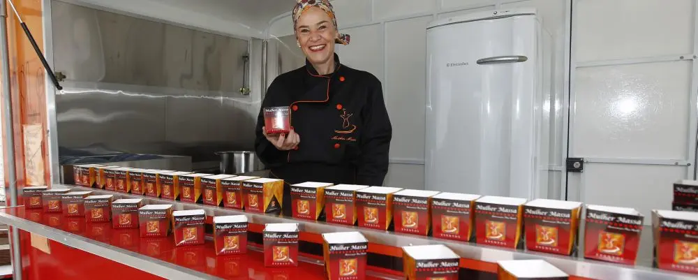 Único food truck de Curitiba licitado começa a operar em locais públicos