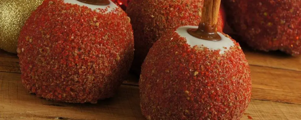 Loja de maçãs carameladas lança 5 sabores natalinos