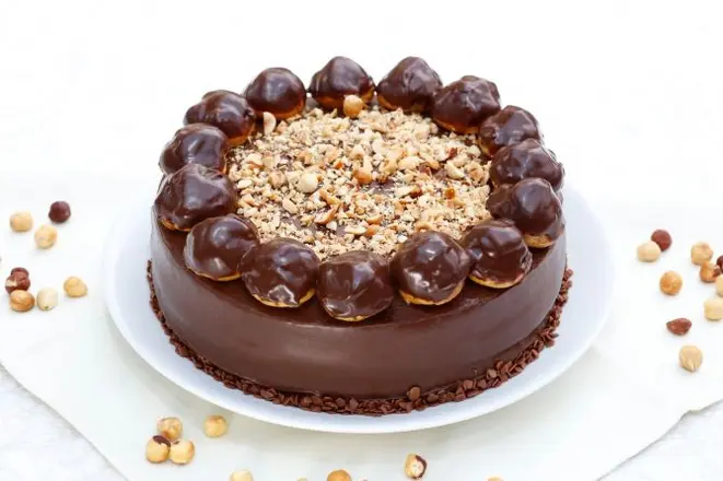 A torta profiteroles é novidade. Foto: Liza Strapasson/ Divulgação