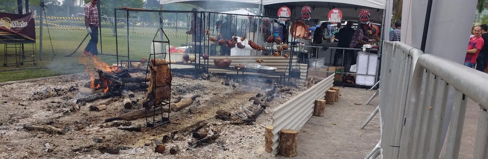 Churrasco no Palácio continua neste domingo. Tem parrillada e costela fogo de chão!
