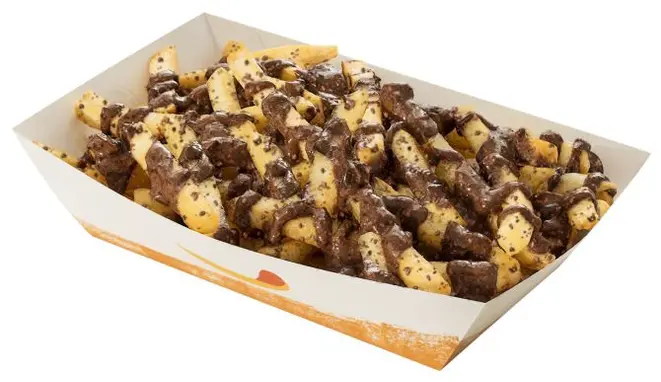A batata frita ganhou a cobertura de calda de Ovomaltine. Foto: Divulgação.
