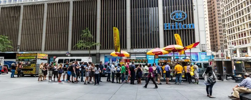 No Brasil, hambúrguer em food truck custa mais que nos EUA
