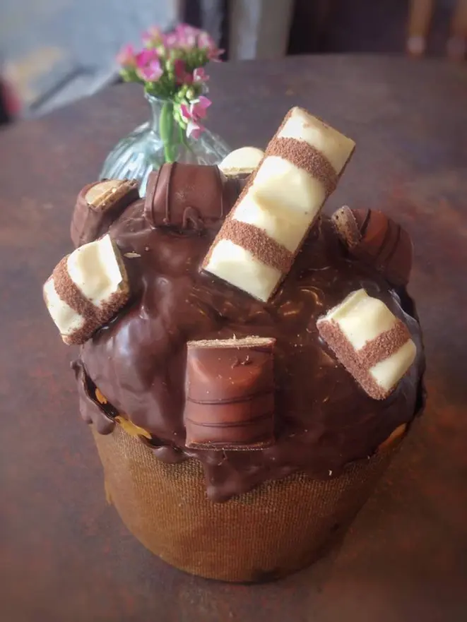 Panetone de Kinder Bueno. Fotos: Reprodução/Facebook