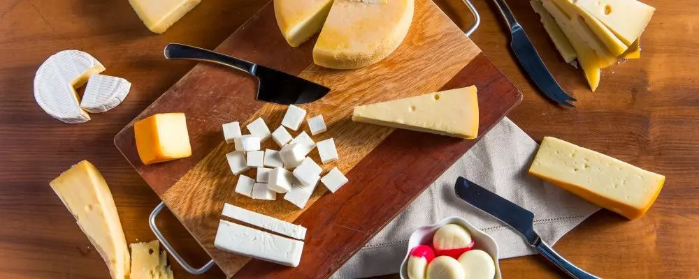 Aprenda a fazer uma tábua de queijos