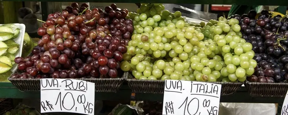 Com ou sem semente? No Mercado Municipal tem 10 tipos de uvas para a virada
