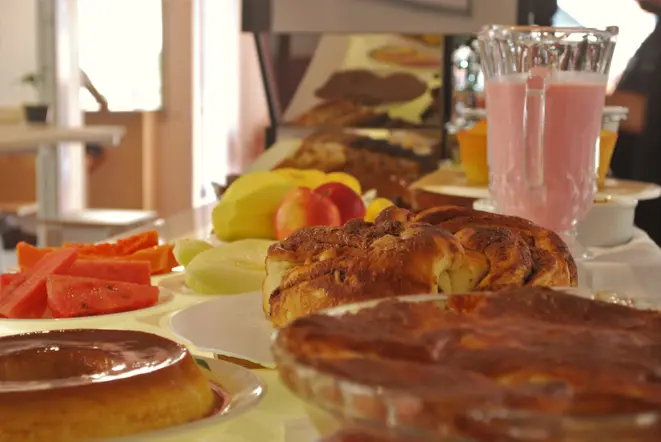 A refeição custa R$ 38 por pessoa, com buffet e cafés à vontade. Foto: Divulgação