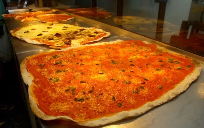 Pizzaiolo do Pizza vai ensinar a fazer o sabor margherita. Foto: Rodrigo Soppa/Gazeta do Povo.