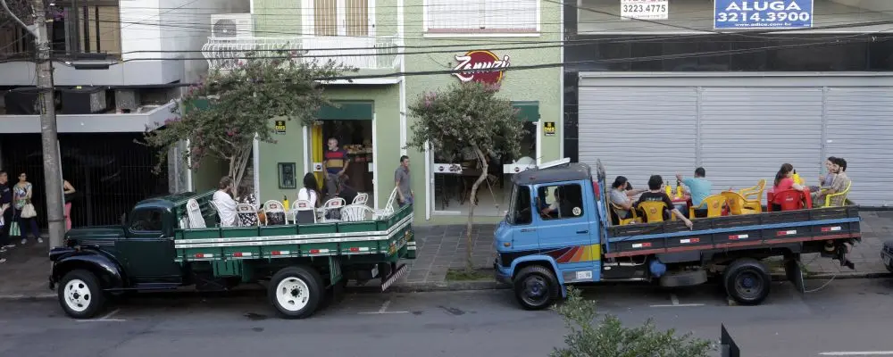 Veja o desfecho da polêmica que levou bar a usar carroceria de caminhão para atender clientes na calçada