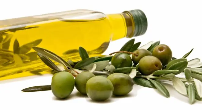 Quanto mais fresco o azeite de oliva, mais saboroso e rico em aromas e notas. Foto: Bigstock