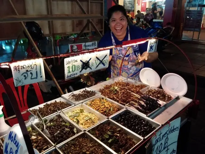 Eleita a melhor do mundo, comida de rua é proibida em Bangkok