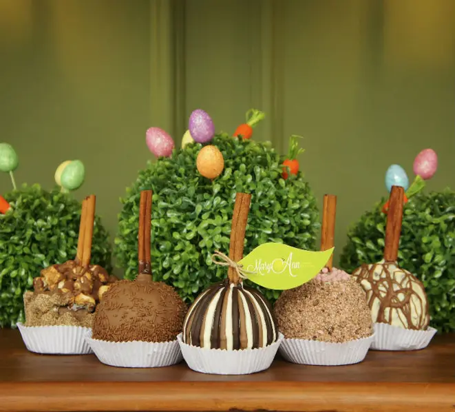 As cinco maçãs de Páscoa da Mary Ann Apple Factory: Marshmallow, Palha Italiana, Chocolate Your Way, Pink Bunny e Cookie Chunk. Foto: Divulgação.