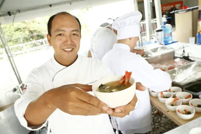 Misso Ebi Nabe, criação do chef Saburó Matsumoto, do restaurante recifense Quina do Futuro. Foto: Hugo Harada / Gazeta do Povo