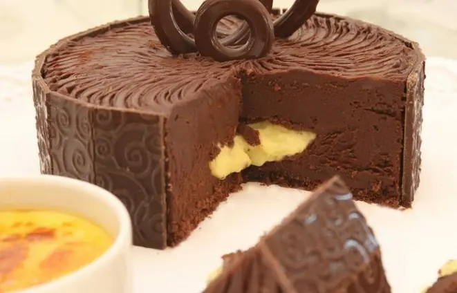 Torta de chocolate com recheio de creme. Foto: Divulgação.