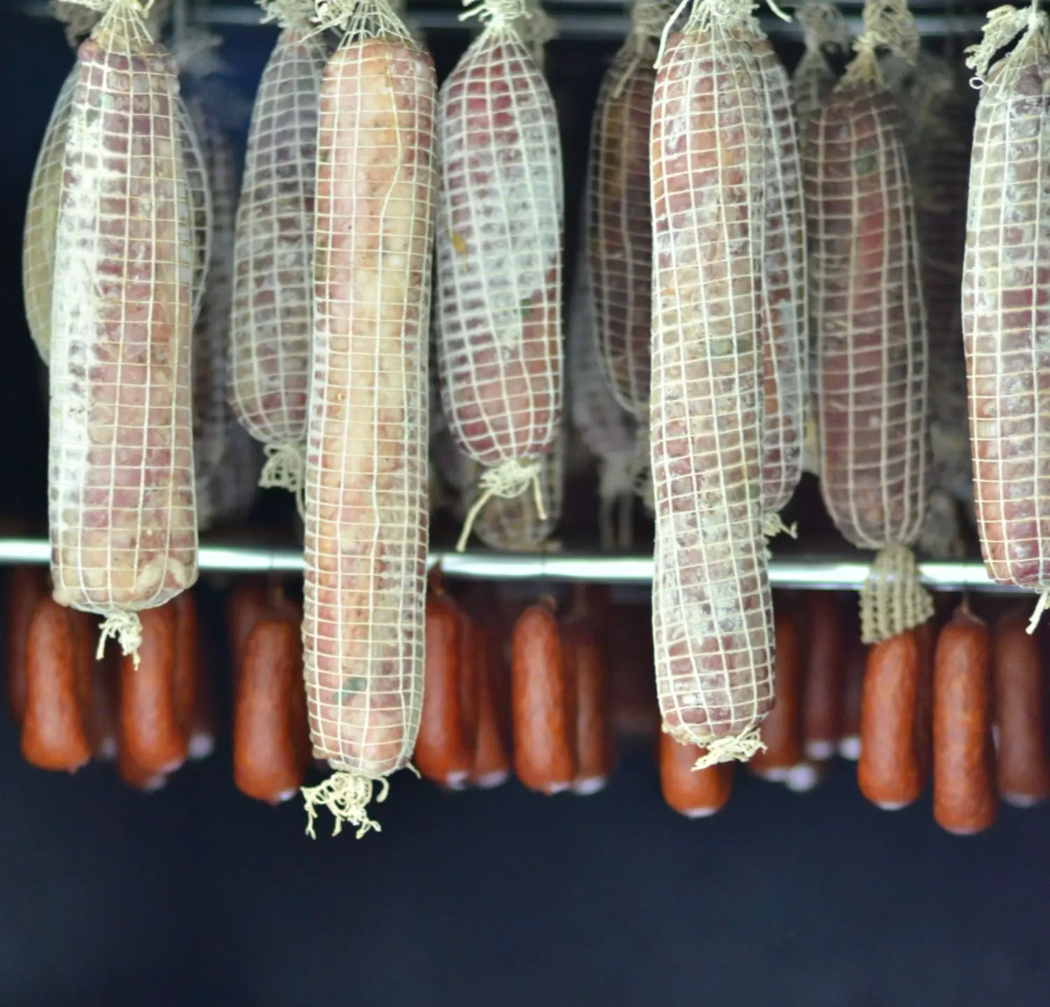 Restaurante na Serra do Mar lança carne na lata durante almoço neste sábado