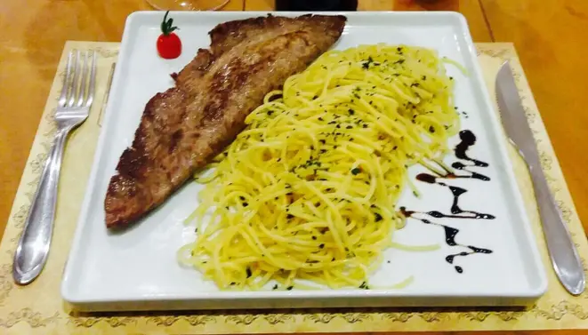 O Ambistrô serve entrada, prato principal e uma taça de vinho no jantar por R$ 49,90. Foto: Divulgação