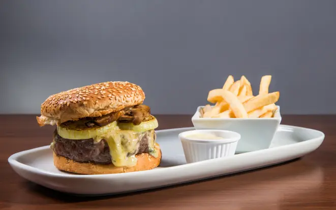 Todos os hambúrgueres do restaurante ganham 10% de desconto no dia 28. Foto: Patrícia Amancio.<p></p><p> </p>