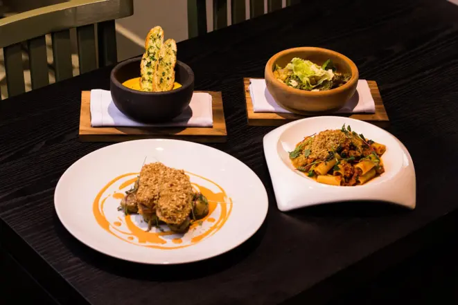 O cliente pode escolher entre duas opções de entrada e de prato principal no restaurante. Foto: Divulgação