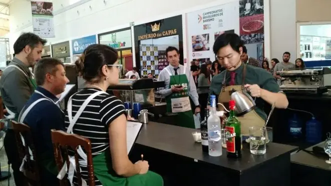 O bartender Vinicius Kodama estudou intensivamente para participar na categoria Coffee in Good Spirits. Foto: Divulgação