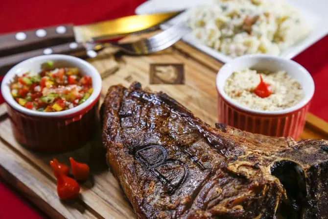 Restaurante promove jantar às cegas harmonizado só para solteiros