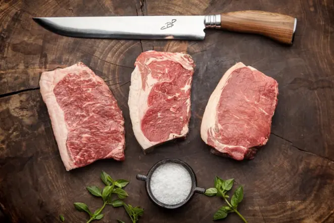 Três tipos de carnes com marmoreios diferentes. Foto: Fernando Zequinão