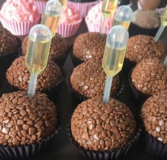 Brigadeiro belga com ampola de Jack Daniel's. Foto: Divulgação