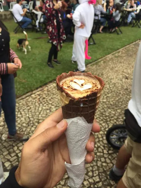 Café no cone do Kombi n' Coffee. Foto: Divulgação.