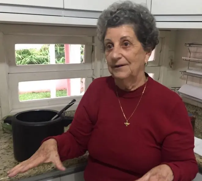 A receita da maior canjica do Brasil é da cidadã honorária de Balneário Piçarras-SC conhecida como vó Janete, de 83 anos. Foto: Divulgação.