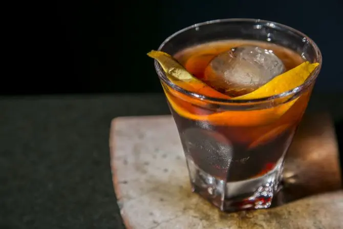 5 bares de Curitiba participam da Negroni Week: veja os drinks servidos