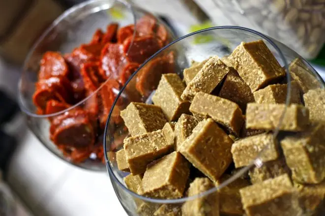 Paçoca e doce de abóbora são vendidos a granel. Foto: André Rodrigues/Gazeta do Povo