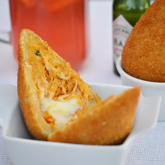Coxinha de frango com catupiry, da Sugar Bakery. Indicado a melhor coxinha pelo Sabor Popular 2017. Foto: divulgação