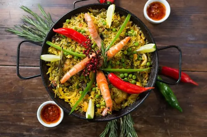 O restaurante da Ilha do Mel, Fim da Trilha Pousada e Gastronomia, selecionou o prato Paella Marinera para o festival. Foto: Divulgação.