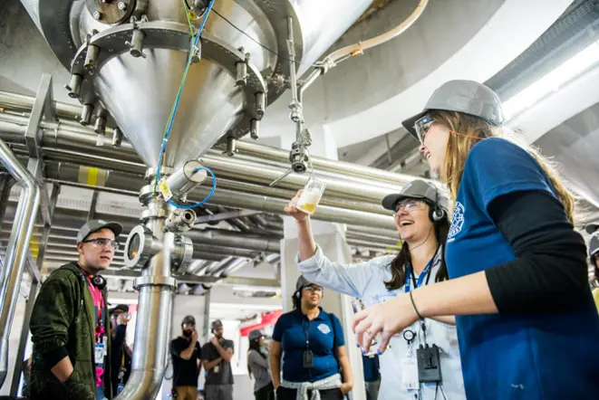 O tour na Ambev é realizado todo sábado em duas opções de horário. Foto: Divulgação.