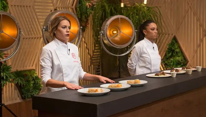 Deborah e Michele disputam a final do Masterchef Brasil nesta terça (22). (Foto: Band)