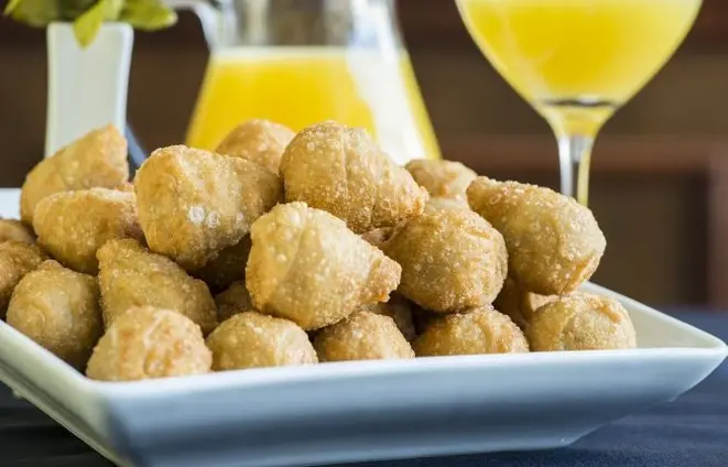 A coxinha de farofa é outra as atrações. Foto: Letícia Akemi/ Gazeta do Povo