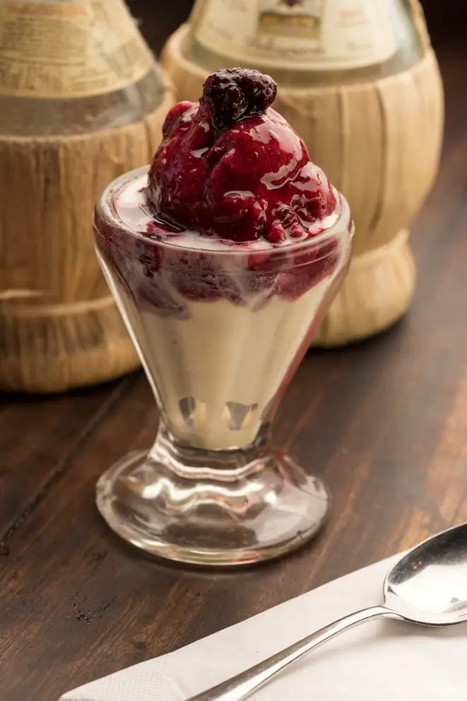 Gelato fior di latte com amora, da Cantina do Délio. Foto: Fernando Zequinão/Gazeta do Povo.