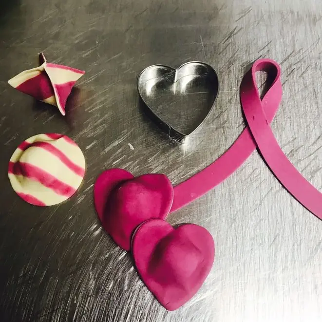 O ravióli cor-de-rosa é vendido congelado e está disponível no Casal Garcia até 31 de outubro. Foto: Divulgação.