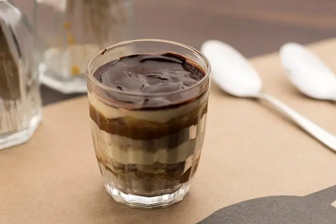 Banoffee da Tartuferia, com doce de leite e trufas negras. Foto: Fernando Zequinão/Gazeta do Povo.