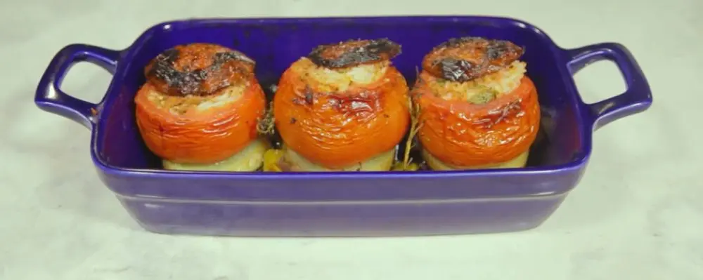Tomate recheado com arroz