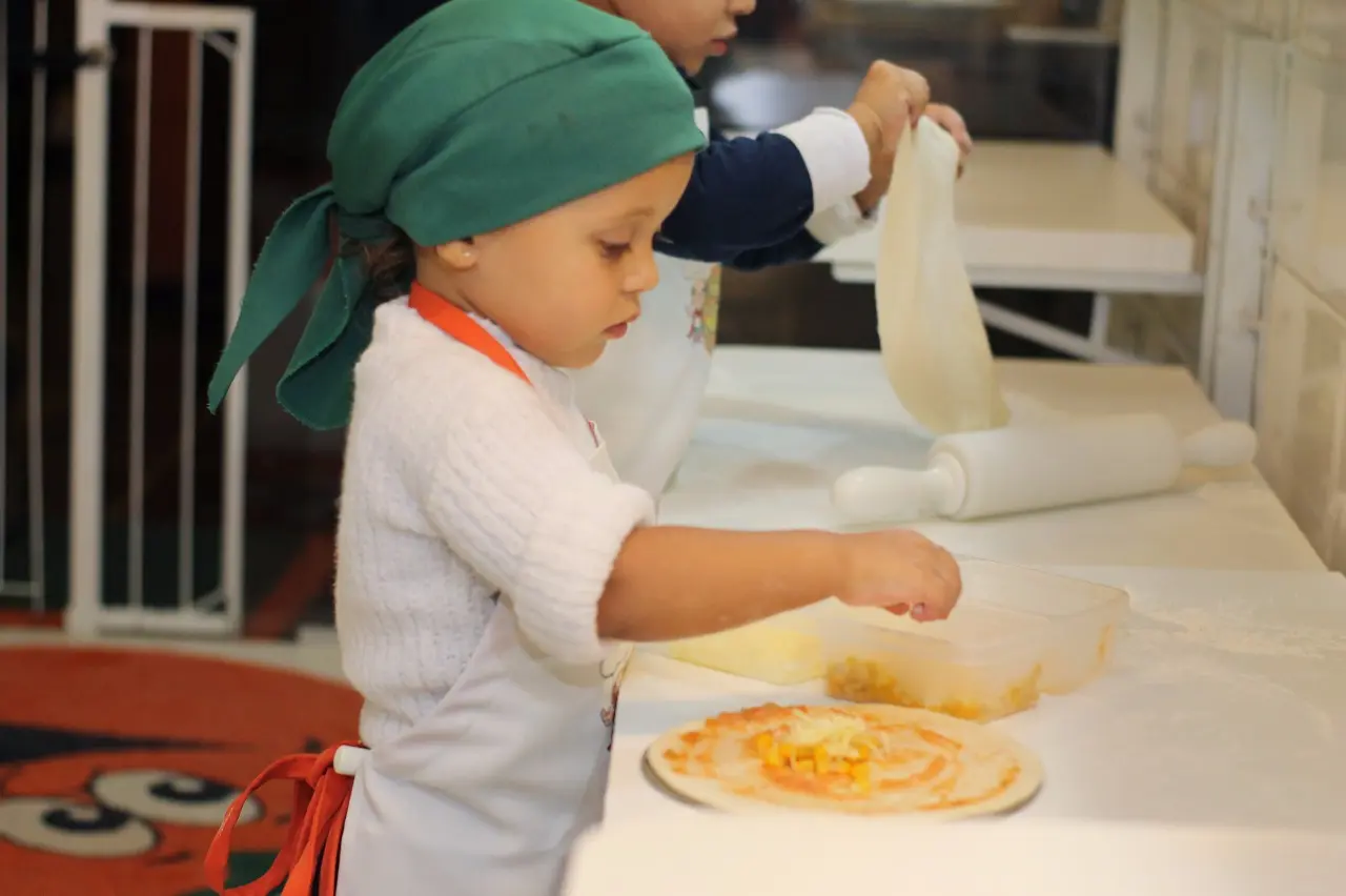 Pizzarias com espaço kids para as crianças aproveitarem e você também!