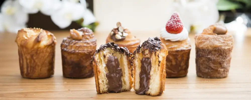 Cruffin, o croissant recheado em formato de muffin, chegou ao Brasil