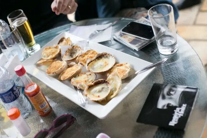 A dúzia de ostra gratinada sai por R$ 45 no festival. Foto: Divulgação.