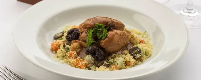 Tajine marroquina de frango do restaurante L'Épicerie servida na 6ª edição do Festival Bom Gourmet. Foto: Fernando Zequinão/Gazeta do Povo