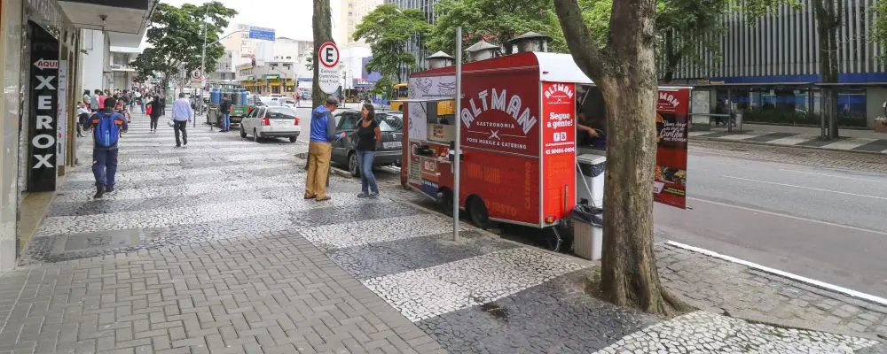 Curitiba ganha 11 pontos de food trucks, mas apenas um caminhão está na rua
