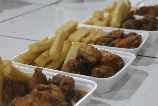 Frango à passarinho com polenta frita. Porção será vendida a R$ 18 na 60ª Festa da Uva de Santa Felicidade. Foto: Reprodução/Facebook