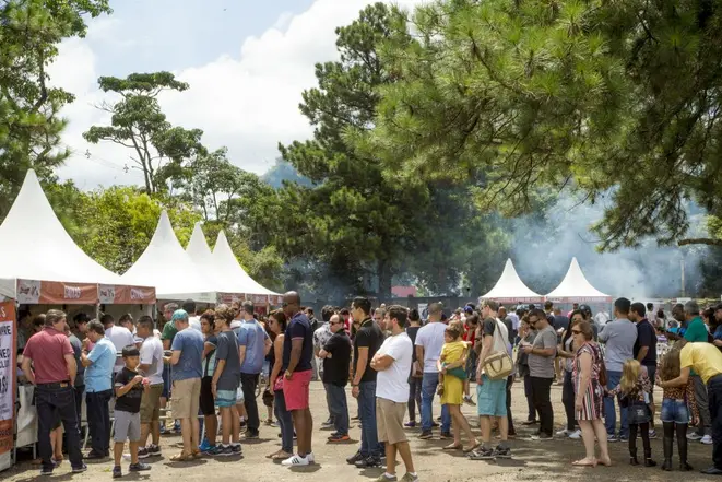 Festival de Churrasco é realizado no Jockey Club de Curitiba. Festival do Churrasco de Curitiba. Foto: Hugo Harada/Gazeta do Povo.