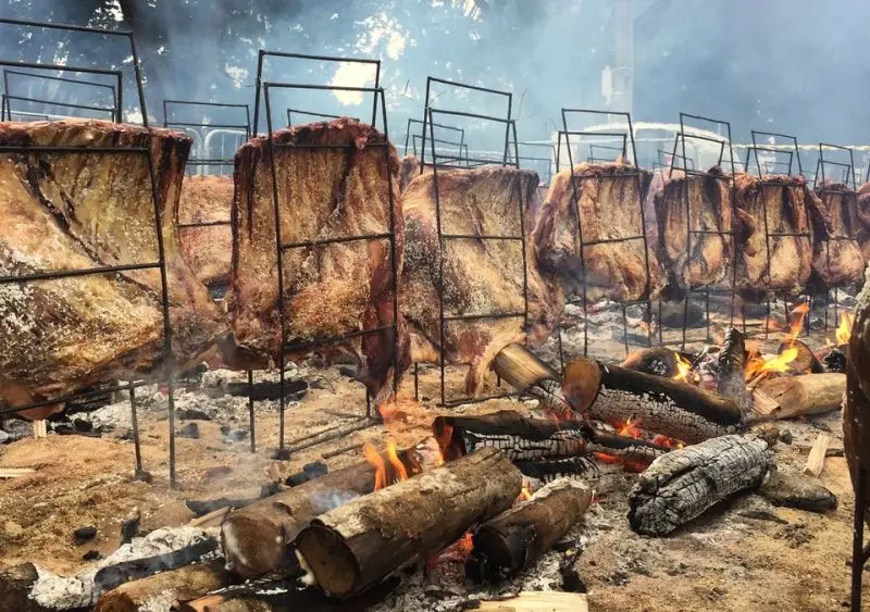 Festival do Churrasco terá porco no rolete e parrilla argentina