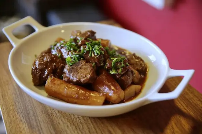 Espinhaço de Ovelha: receita originária Portuguesa, oriunda<br>inicialmente da Campanha Gaúcha, onde a utilização da carne ovina tem seu<br>destaque há muito tempo.