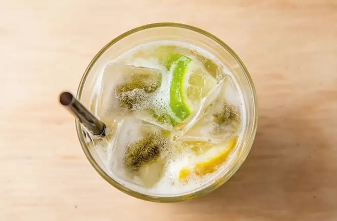 Porcoes sanduiche sobremesa e caipirinha do bar Jambu.