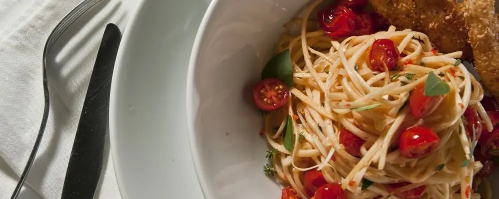O prato da foto não é macarrão! Veja comidas que parecem mas não são